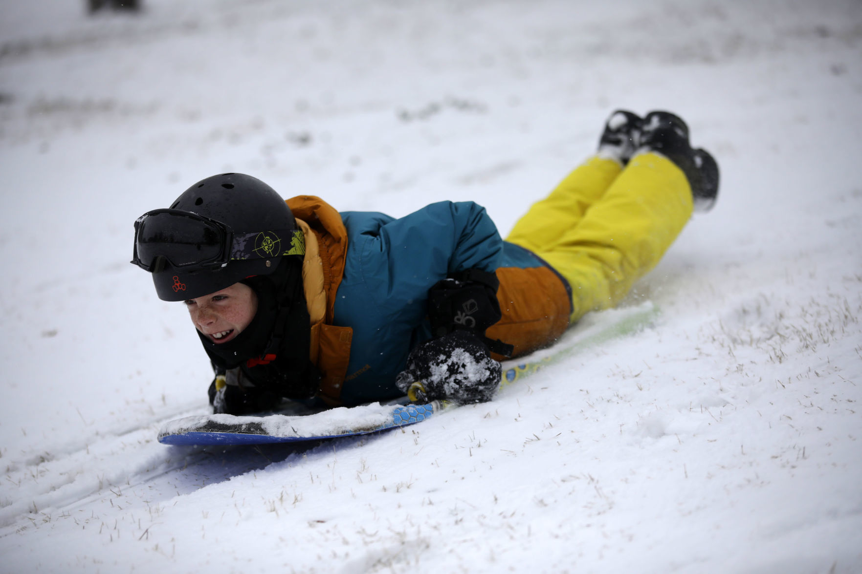 Snow falls on Tulsa area, northeast Oklahoma